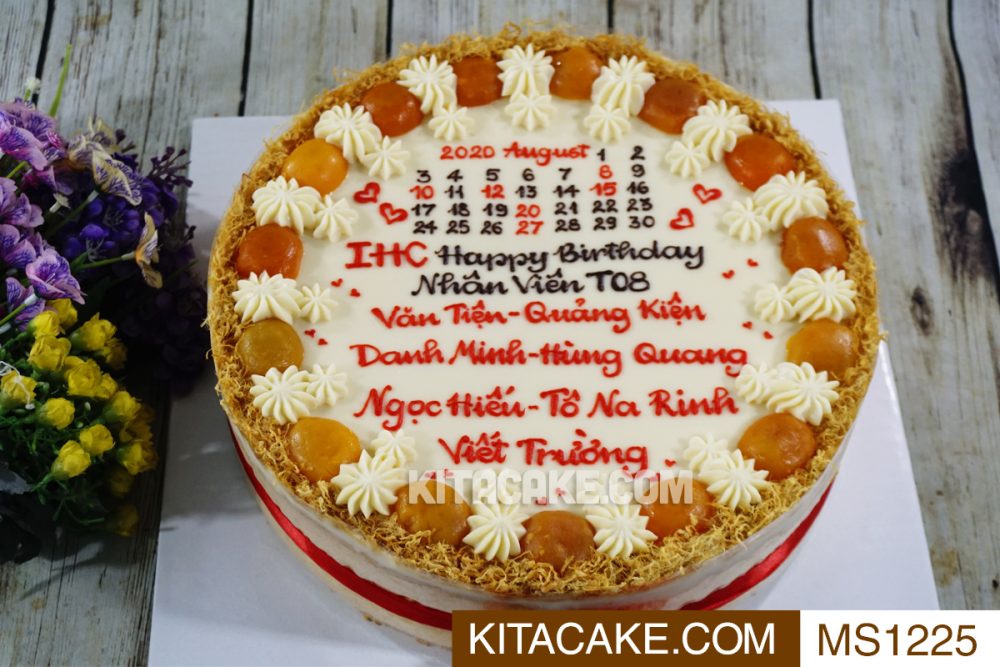 Bánh sinh nhật IHC Happy birthday nhân viên tháng 8 Vân - Tiên - Quang - Kiên-Danh -Minh - Hùng - Quang